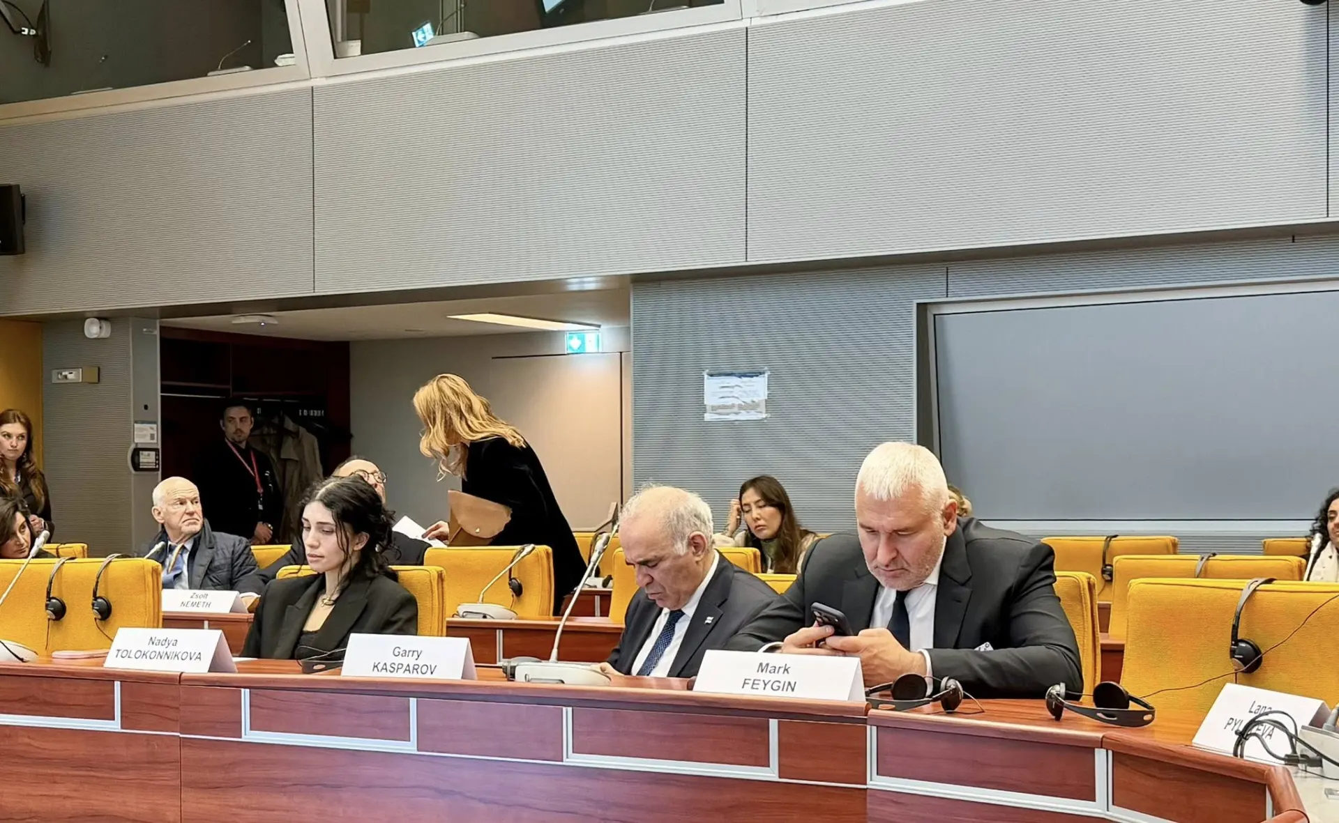 По итогам сессии ПАСЕ участница платформы Лана Пылаева отметила живой интерес зарубежных политиков к обсуждению поддержки Украины. Между тем внутри платформы вспыхнули споры вокруг выступлений Руслана Кутаева и обвинений Марка Фейгина.