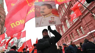 Режиссёр Владимир Бортко после 15 лет работы над сценарием начал съёмки фильма о Иосифе Сталине, заявив, что хочет показать советского лидера «таким, каким он был на самом деле», и поставить под сомнение сложившийся образ эпохи сталинизма.