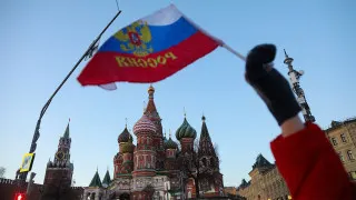 На фоне спада ВВП, сокращения спроса и роста налогов объем просроченной задолженности российских компаний перед поставщиками и контрагентами вырос до 8,2 трлн рублей, что составляет около 3,8% ВВП.