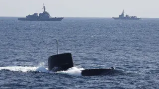 Правительство Японии впервые за послевоенную историю разрешило экспорт летального вооружения, открыв путь к продаже ракет, кораблей, подлодок и самолетов в другие страны при государственном контроле и ряде исключений.