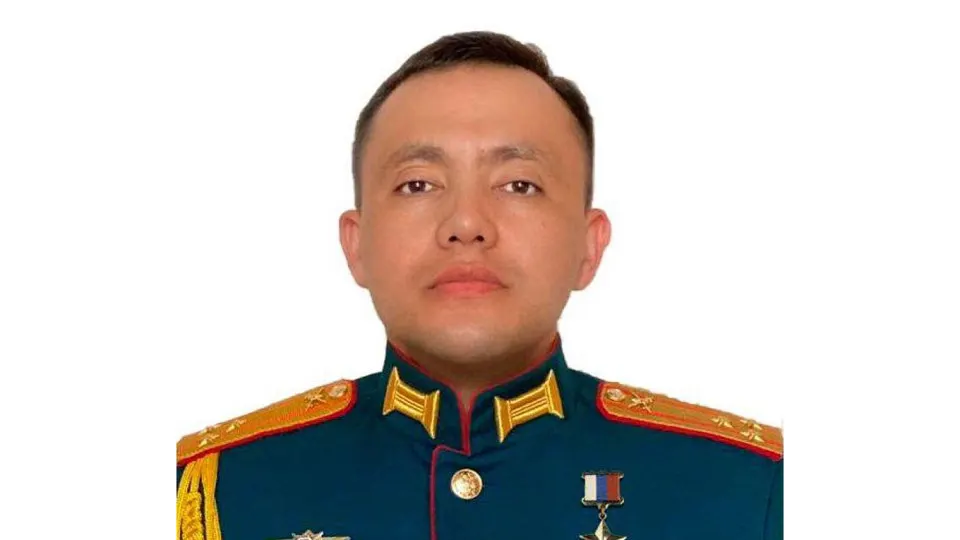 В военном гарнизоне в Хабаровском крае сработало взрывное устройство, заложенное в почтовый ящик. Погиб командир батальона, ранены другие военнослужащие; о состоянии генерал‑майора, на которого было совершено покушение, пока нет данных.