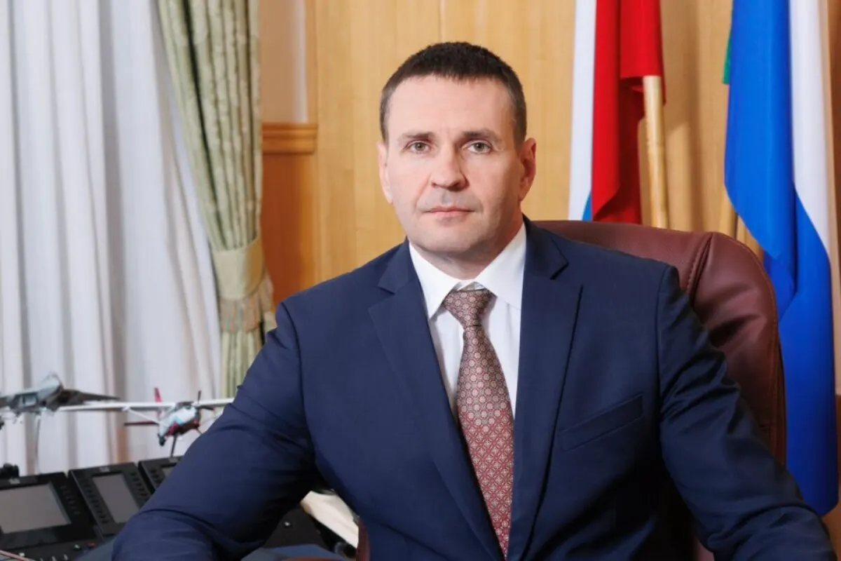 Глава региона заявил, что часть частных предприятий сейчас задействована в поддержке СВО, поэтому оперативно заменить устаревшие аппараты МРТ не удаётся — жителям приходится ездить за обследованиями десятки километров или оплачивать платные услуги.