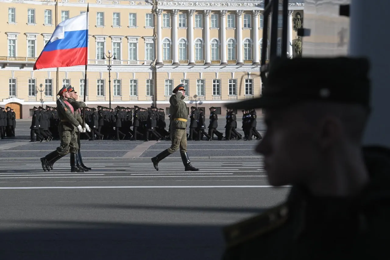 В&nbsp;Петербурге значительно сократили число приглашений на&nbsp;парад после&nbsp;совещания у&nbsp;губернатора