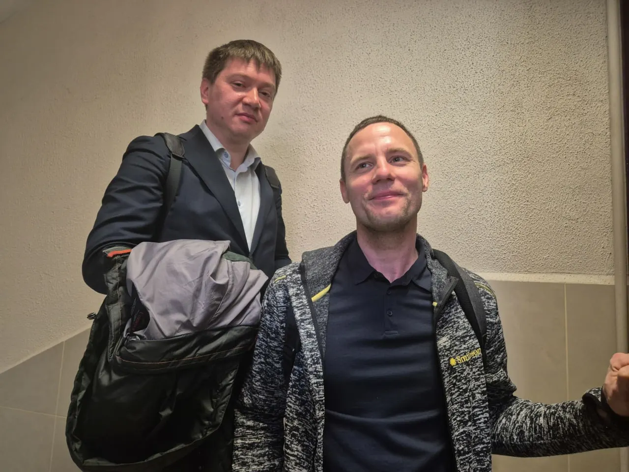Полиция несколько раз приглашала адвоката Никиту Сорокина для составления протокола; после его отсутствия силовик пригрозил насильственным доставлением и обвинением в неповиновении. Ленинский суд вернул протокол в полицию, а на Сорокина также заведены два административных дела о дискредитации армии.