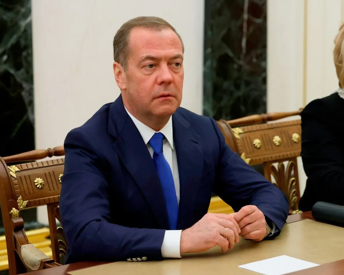 Экс‑президент и председатель партии примет участие в петербургском форуме по здравоохранению и поддержке семей; в работе мероприятия примут участие представители федеральной и региональной власти.