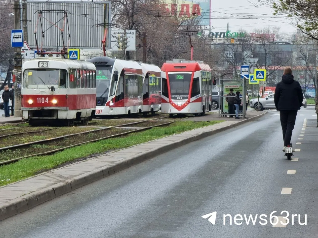 В Самаре после сигнала «Ракетная опасность» на час остановили весь наземный общественный транспорт, из‑за чего горожане пожаловались на двукратный рост цен на такси.