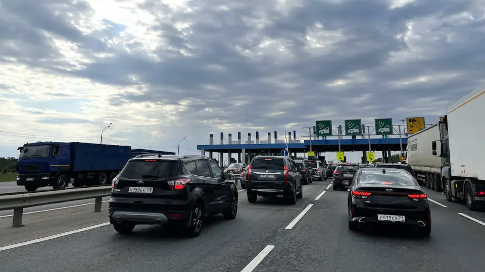 Технологически современные камеры фотовидеофиксации в Москве способны фиксировать скорость с минимальной погрешностью, поэтому обсуждается снижение нештрафуемого порога с нынешних 20 км/ч до 2–3 км/ч. Такое решение повлияет на статистику ДТП и поступления в федеральный бюджет за счёт штрафов.
