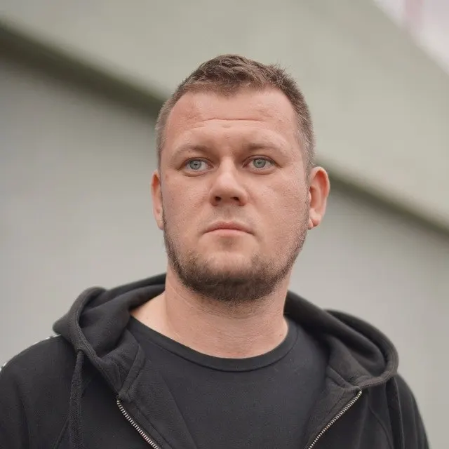 Минюст внёс в реестр «иностранных агентов» украинского блогера и журналиста Дениса Казанского. Он заявил, что не является гражданином РФ и отметил, что рассчитывал на более жёсткое обвинение, поскольку в «ДНР» его давно разыскивают за книгу и материалы.
