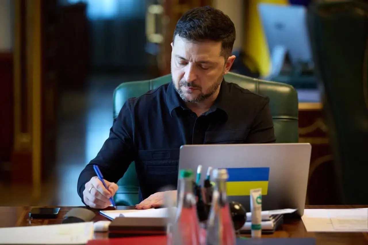 Президент Украины заявил, что ВСУ прекратят огонь с 00:00 в ночь с 5 на 6 мая и будут действовать зеркально в ответ на объявленное Россией перемирие на 8–9 мая.