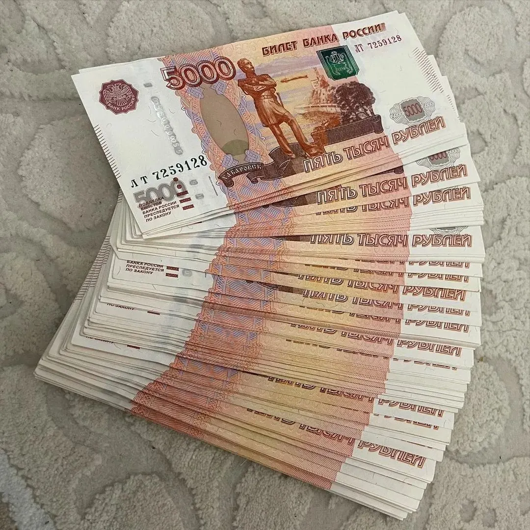 Депутаты предлагают обязать работодателей выплачивать ежегодную 13‑ю зарплату к 1 мая не ниже среднего заработка сотрудника, чтобы поддержать доходы граждан на фоне инфляции.