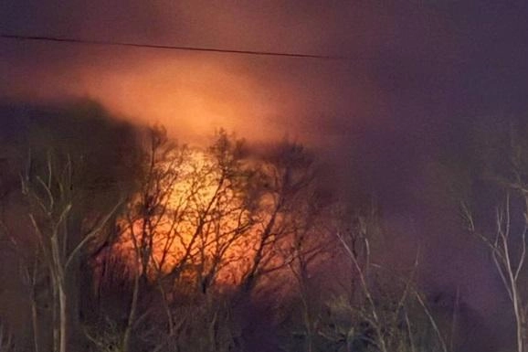 Аэропорт Чебоксар временно ограничил прием и выпуск рейсов. Минобороны РФ заявило об отражении массированной атаки беспилотников и уничтожении 289 дронов над территорией страны; зафиксированы пожары и повреждения в ряде регионов.