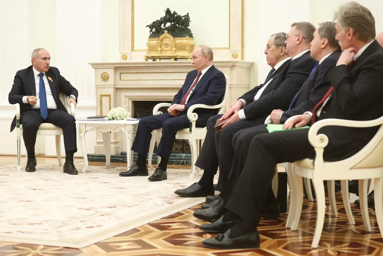 Предприниматели сообщают о массовом исчезновении товаров из маркетплейсов без объяснений; ограничения появились после встречи лидеров России и Армении.