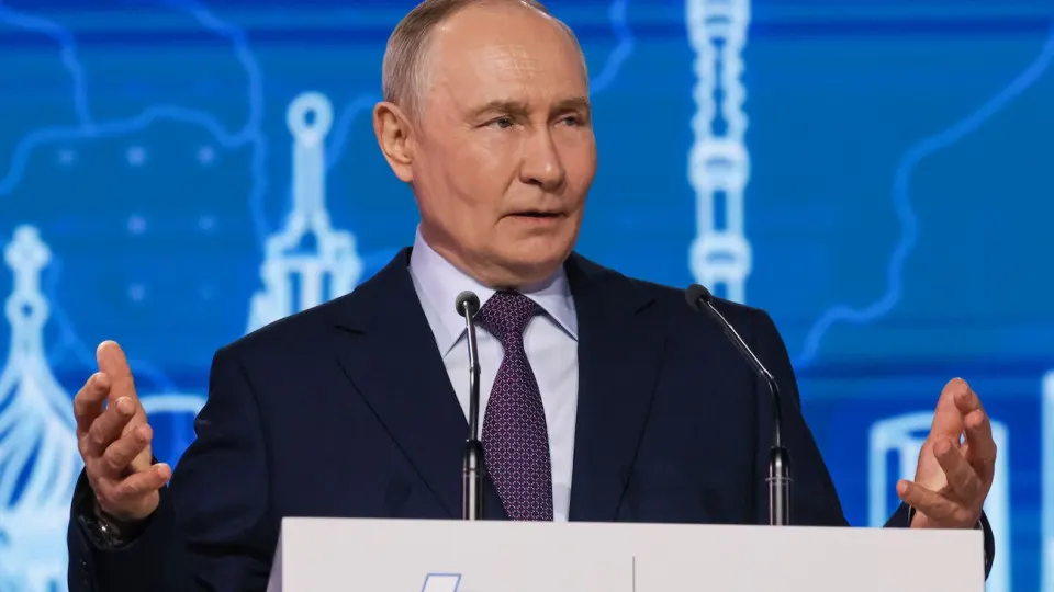 Президент предложил активнее трудоустраивать участников войны в оборонной и других индустриальных отраслях, чтобы использовать их опыт и способствовать производству критически важной продукции в России.