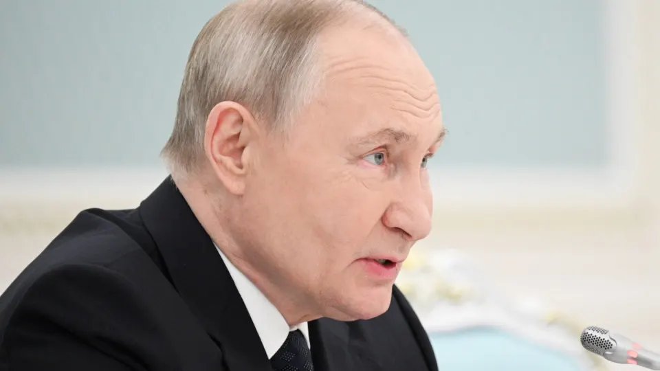 Замминистра науки сообщил, что в России уже обучается более 300 тысяч иностранных студентов, большинство — платники. Одновременно фиксируют активную вербовку иностранцев и студентов для участия в вооружённых конфликтах, в том числе в подразделениях беспилотных систем.