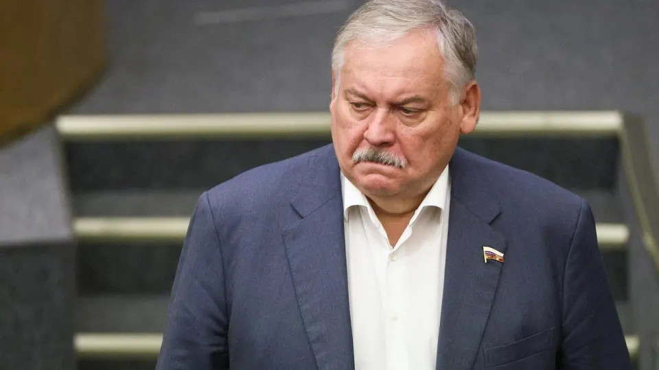Первый зампред комитета Госдумы Константин Затулин заявил, что Латвия и Эстония не выполнили обещания по обеспечению справедливых условий для русскоязычного населения, ввели статус «неграждан» и довели ситуацию до «углубления русофобии». Эти заявления прозвучали на фоне обсуждения в Госдуме законопроекта о применении вооружённых сил за рубежом для защиты россиян.