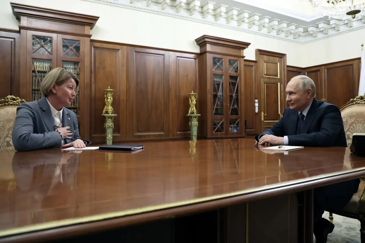 Александр Бречалов освобождён от должности, указ подписан президентом. Пресс-служба опубликовала фото встречи главы государства с Ольгой Абрамовой.