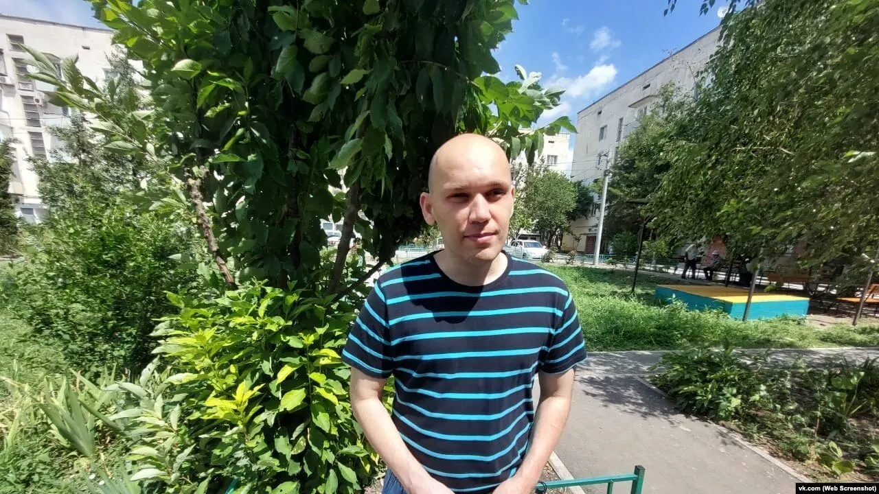 В обновлённый список участников организации «Крымская солидарность» попал инвалид I группы Игорь Никитенко. Правозащитники обеспокоены — включение в реестр влечёт обязанности маркировки публикаций и риски штрафов и уголовной ответственности.