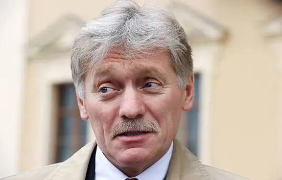 Песков назвал санкции недружелюбным шагом и предупредил, что дополнительные меры США могут затруднить мирный процесс по Украине.
