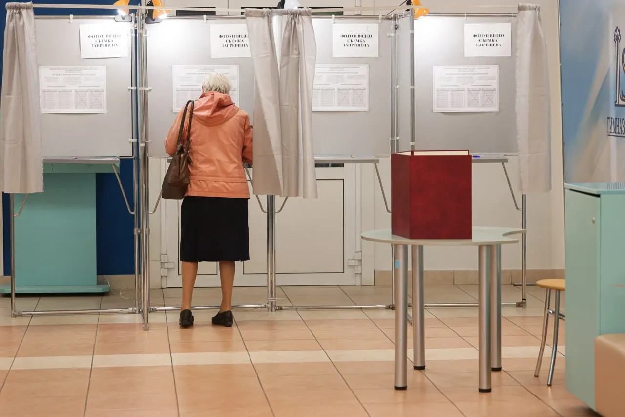 За два дня явка на выборы в Госдуму составила 46,5% — проголосовало 666 744 избирателя; на выборы в Законодательное собрание области — 47,37% (654 467 голосовавших).