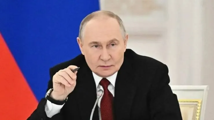 Президент подписал указ о передаче компаний Nestlé Кубань и Nestlé Россия во временное управление компанией Л.Е.В. Менеджмент; во временное управление переданы доли, принадлежащие иностранным акционерам, а под управление попали активы логистической компании FM Logistic и розничной сети.