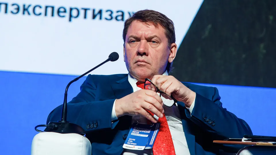 Гендиректор государственной комиссии по запасам полезных ископаемых задержан по подозрению в получении крупной взятки; расследование продолжается.