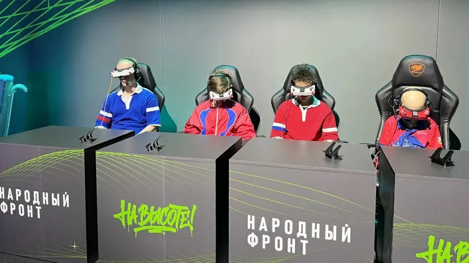 Норматив по управлению беспилотниками включён в федеральную программу и планируется создание дрон‑классов в регионах, чтобы молодежь освоила основы пилотирования и программирования.