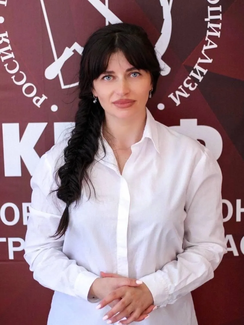Силовики пришли к Анжелe Донской для оперативно-розыскных мероприятий, изъяли телефон и возбудили дело по материалам, распространявшимся как дискредитирующие армию.