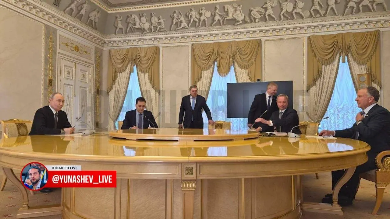 Путин проводит встречу во&nbsp;дворце Константиновском в&nbsp;Санкт‑Петербурге