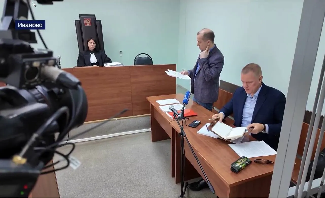 Глава Следственного комитета потребовал передать доклад по делу журналиста, пытавшегося возбудить уголовные дела против сотрудников МВД; в материалах упоминаются попытки дискредитации армии и обыски в редакции.