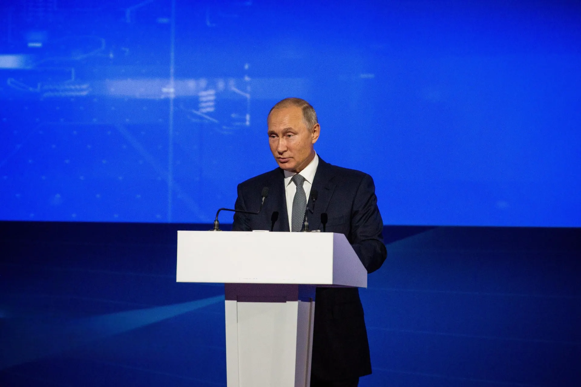 Президент ответил на вопросы о переговорах по Украине и разъяснил позицию по СВО, обозначив основные моменты.