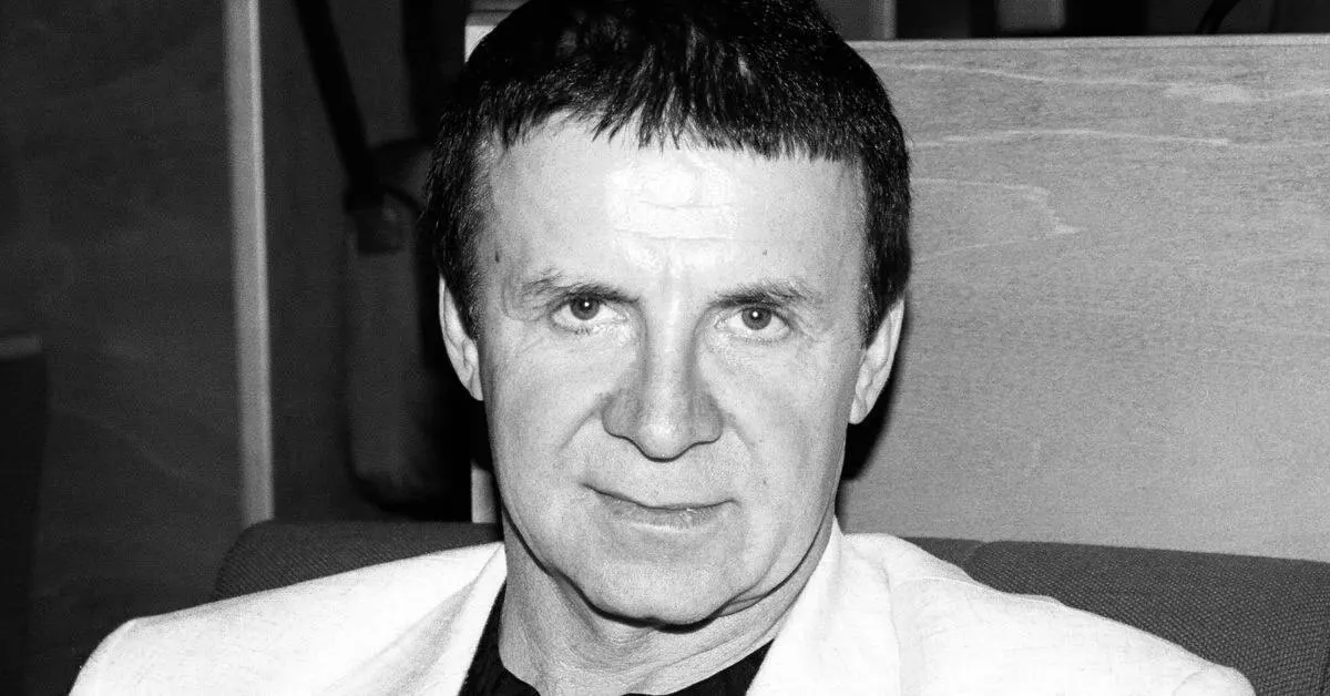 Известный телевизионный персонаж Анатолий Кашпировский скончался; подробности уточняются.