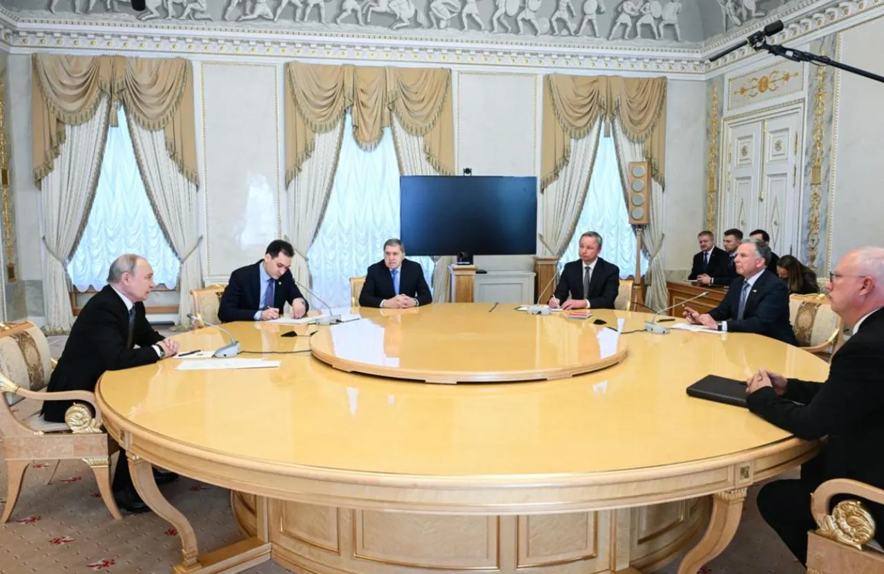 Заявления о прогрессе в переговорах и планы по возобновлению трёхсторонних переговоров на фоне визита Путина в Санкт-Петербург.