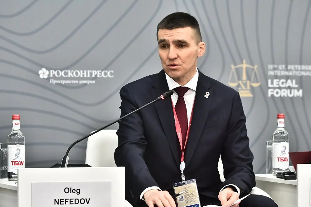 Высшая квалификационная коллегия судей 26 мая рассмотрит рекомендацию назначить судью Олега Нефедова заместителем председателя и главой коллегии по гражданским делам. Нефедов ранее выносил решения о запрете ряда организаций, признанных экстремистскими.