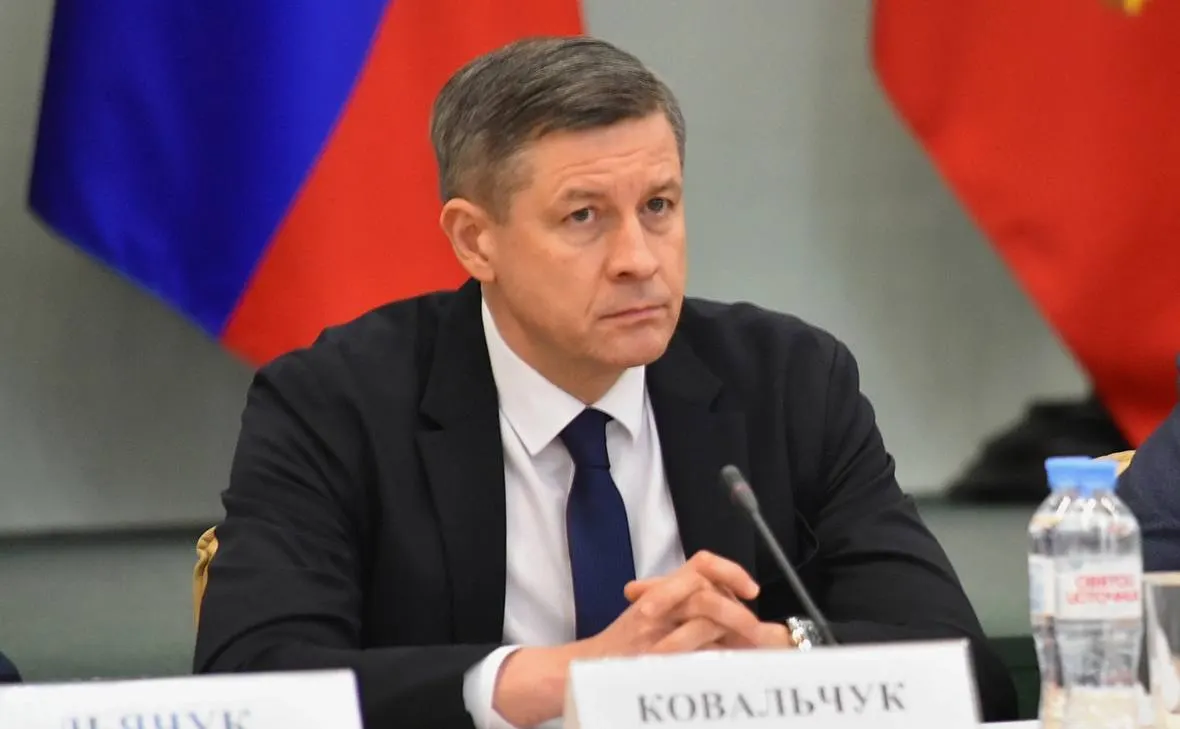 Временно исполняющий обязанности губернатора Егор Ковальчук подписал указ об отставке регионального правительства. Новый состав кабинета пока не представлен. Ранее 13 мая были подписаны указы об отставке губернаторов Белгородской и Брянской областей — их предшественники покинули посты по собственному желанию.