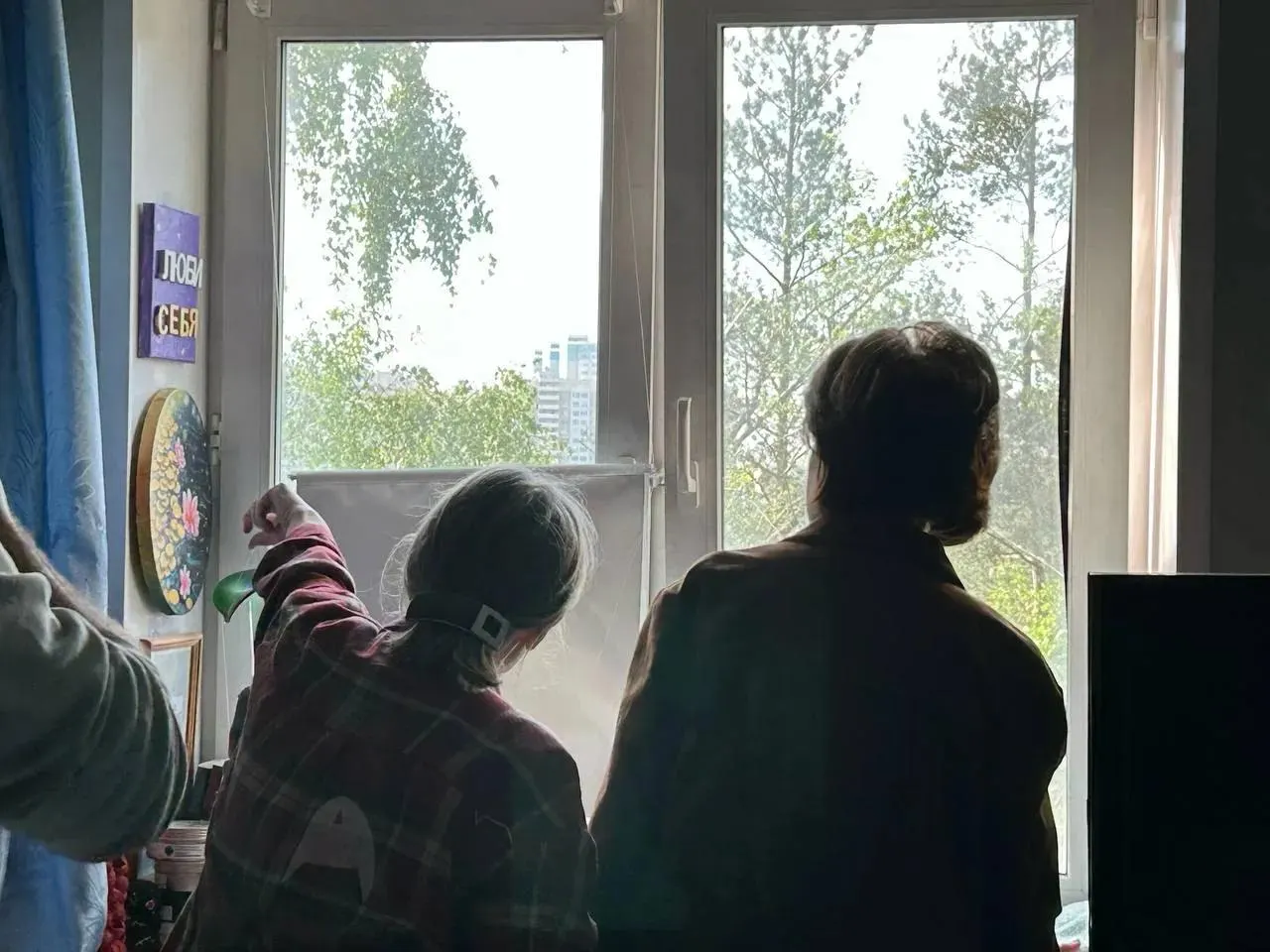 Ночью в Московской области и других регионах произошла серия ударов беспилотников: в Химках в частный дом врезался БПЛА — есть погибшая, по стране за ночь сбили 555 дронов.