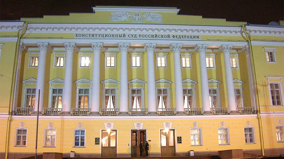 Председатель Конституционного суда заявил, что антикоррупционные иски прокуратуры не должны подпадать под обычные сроки давности — позиция, которая усиливает возможности деприватизации и передачи крупных активов государству.