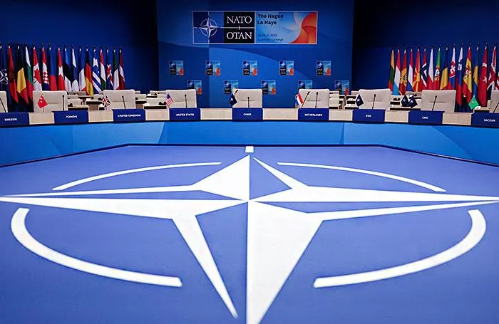 Министр объяснил свои высказывания и подтвердил решимость возможных действий альянса.