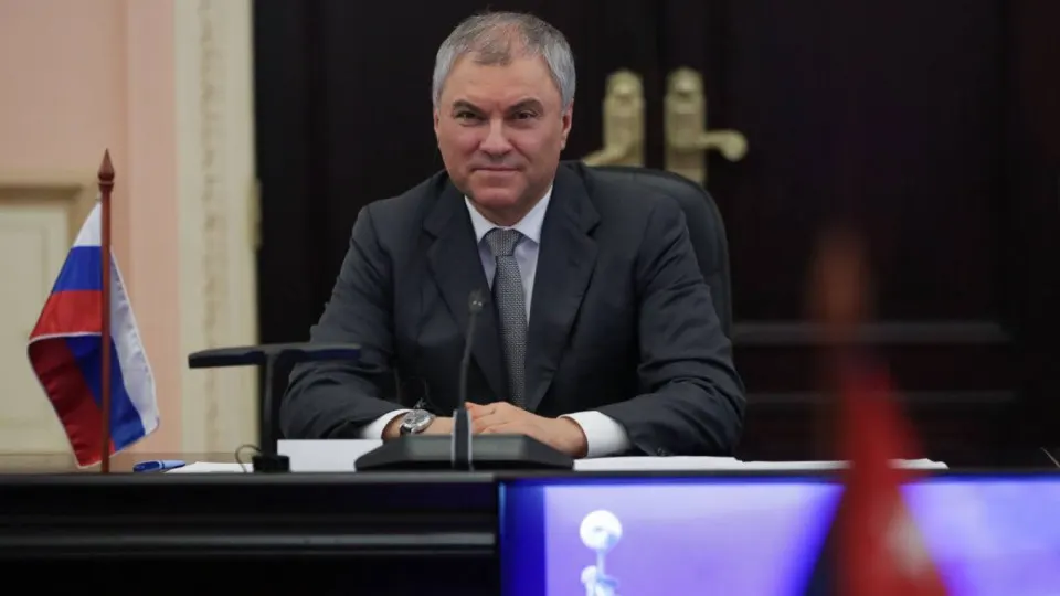 Глава Госдумы заявил, что использование западного оружия и спутниковых технологий для ударов по гражданским объектам может вынудить Россию применить «оружие, которое не оставит следа», на фоне атаки на оккупированный Старобельск и последующих ударов по Киеву.
