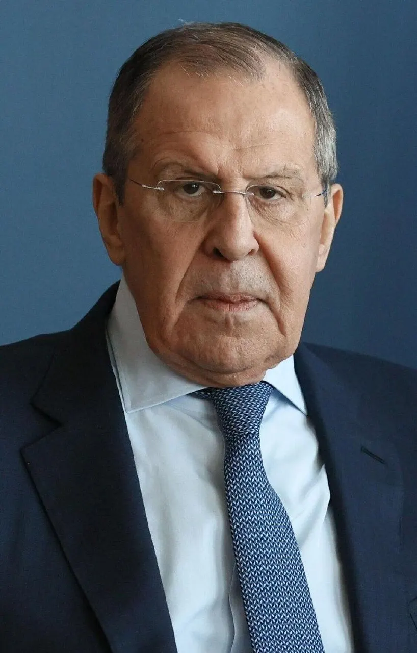 Глава МИД Сергей Лавров и мэр Москвы Сергей Собянин оказались в числе пяти первых кандидатов в партийном списке «Единой России», объявленном на съезде партии; в топ‑пятёрку также вошли Евгений Поддубный, Мария Львова‑Белова и Владислав Головин.