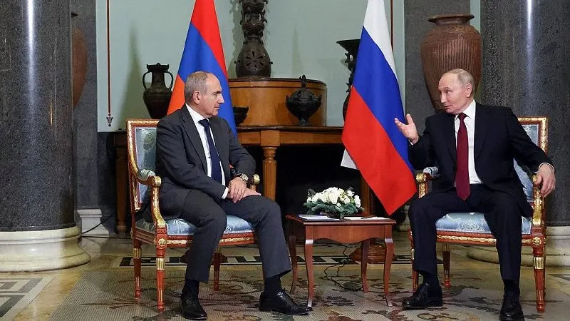 1 июня российский лидер позвонил Николу Пашиняну, поздравил его с днём рождения и обсудил результаты заседания Высшего евразийского экономического совета; среди тем — участие Армении в ЕАЭС на фоне её планов по сближению с ЕС.