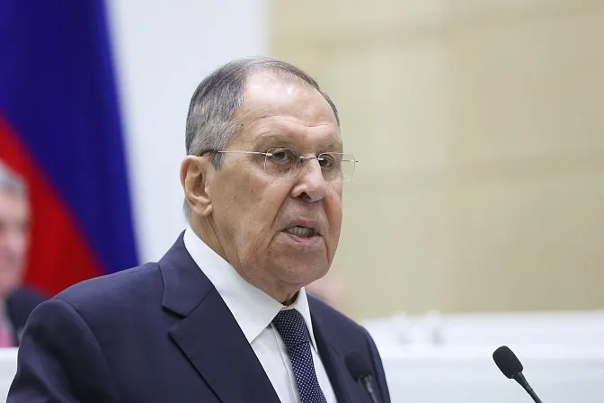 Глава МИД РФ заявил, что нормы ЕАЭС и ЕС несовместимы, поэтому вопрос членства Армении требует быстрого решения — от этого зависят тарифная политика и фитосанитарные правила. Ранее Россия ввела ограничения на ввоз части армянской продукции.