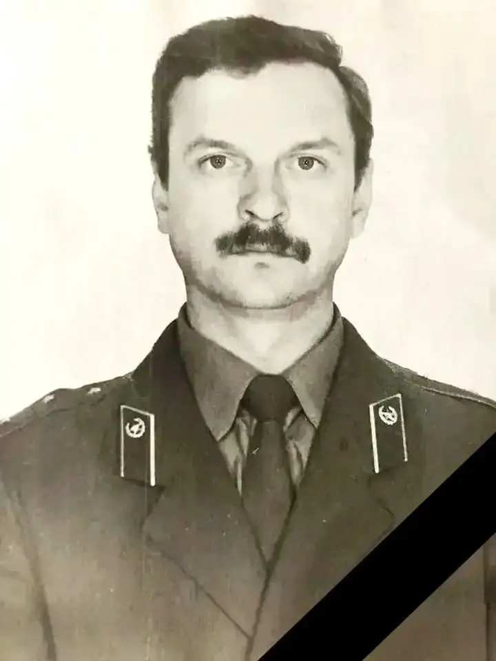 6 июня в Большой Ижоре погиб водитель пожарной части Вячеслав Чупахин. Официальные подробности не раскрываются — его смерть совпала с крупной атакой беспилотников и последовавшим пожаром и эвакуацией жителей.