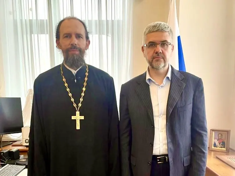 Заместитель министра юстиции заявил на Петербургском юридическом форуме, что незарегистрированные сожительства подрывают семейные ценности и представляют угрозу для страны; ведомство ведёт мониторинг и готовит изменения в Семейный кодексе.