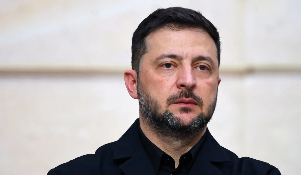 Президент Украины охарактеризовал позицию Владимира Путина как «слабый ответ» и заявил, что тот не заинтересован в окончании конфликта; ранее на ПМЭФ Путин отказался встречаться и раскритиковал письмо Киева.
