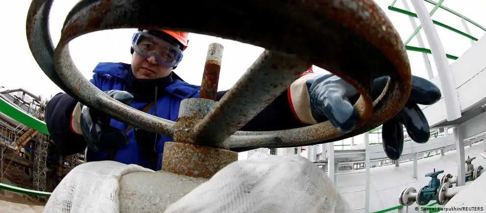 Утром в Уфе зафиксированы удары беспилотников по нефтеперерабатывающим предприятиям: вспыхнули установки на двух заводах, есть данные о нескольких очагах возгорания и задымлении. Официальные источники подтверждают атаку и заявляют о нанесённых ударах и отражённых налётах.