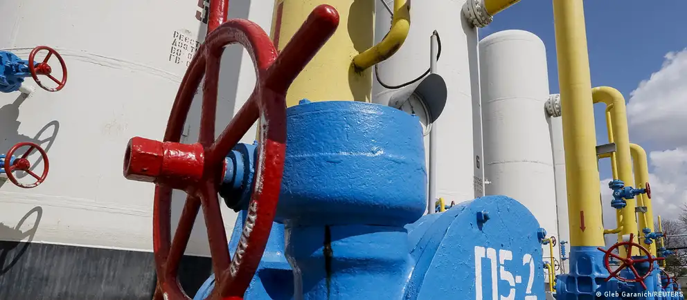 Украина не продлила контракт с российским поставщиком, в результате с 1 января 2025 года прекратился транзит газа в Европу; сильнее всего пострадала Молдова, остальные страны нашли альтернативные маршруты.