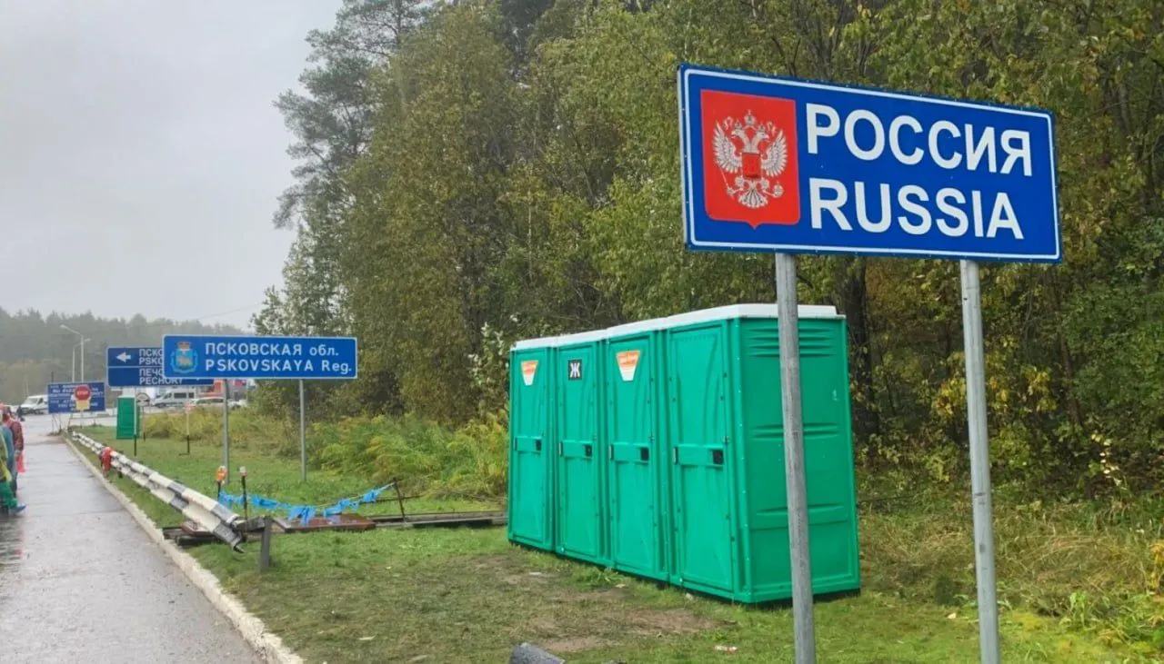 В 21-м пакете санкций Евросоюз предлагает ввести полный визовый запрет для тех, кто служил в российских вооружённых силах или прокси‑формированиях с начала вторжения; остаются вопросы критериев отбора и применения новых правил к срочникам и дезертирам.