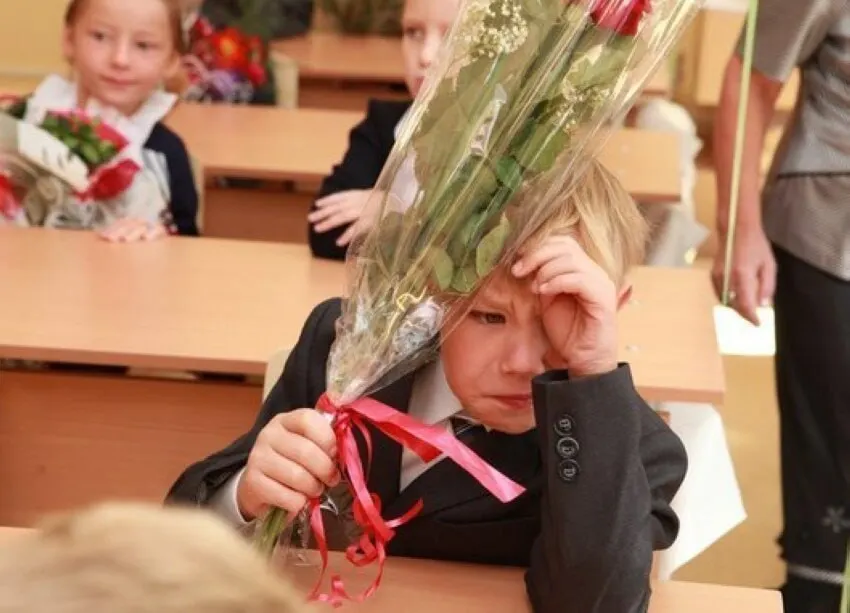 В Минпросвещения заявили, что 11-летний срок школьного образования признан оптимальным, и сейчас нет планов ни его сокращать, ни увеличивать.