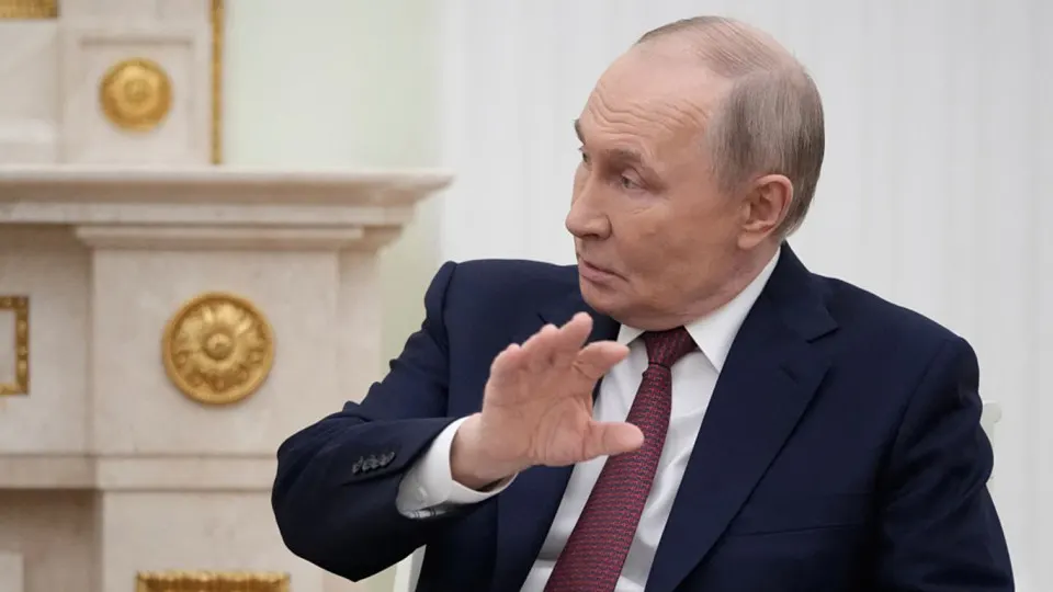 Государственные изъятия активов в России усилились: частным владельцам предъявляют обвинения, требуют крупные перечисления в бюджет, а крупнейшие компании переходят под контроль государства.