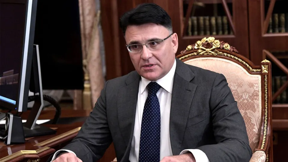 Александр Жаров заявил, что квоты позволят отбирать качественные иностранные картины и освободить экраны для российских лент. Инициатива получила поддержку, вопрос ускоренно рассматривается в Минкультуры; после ухода голливудских студий вырос теневой прокат.